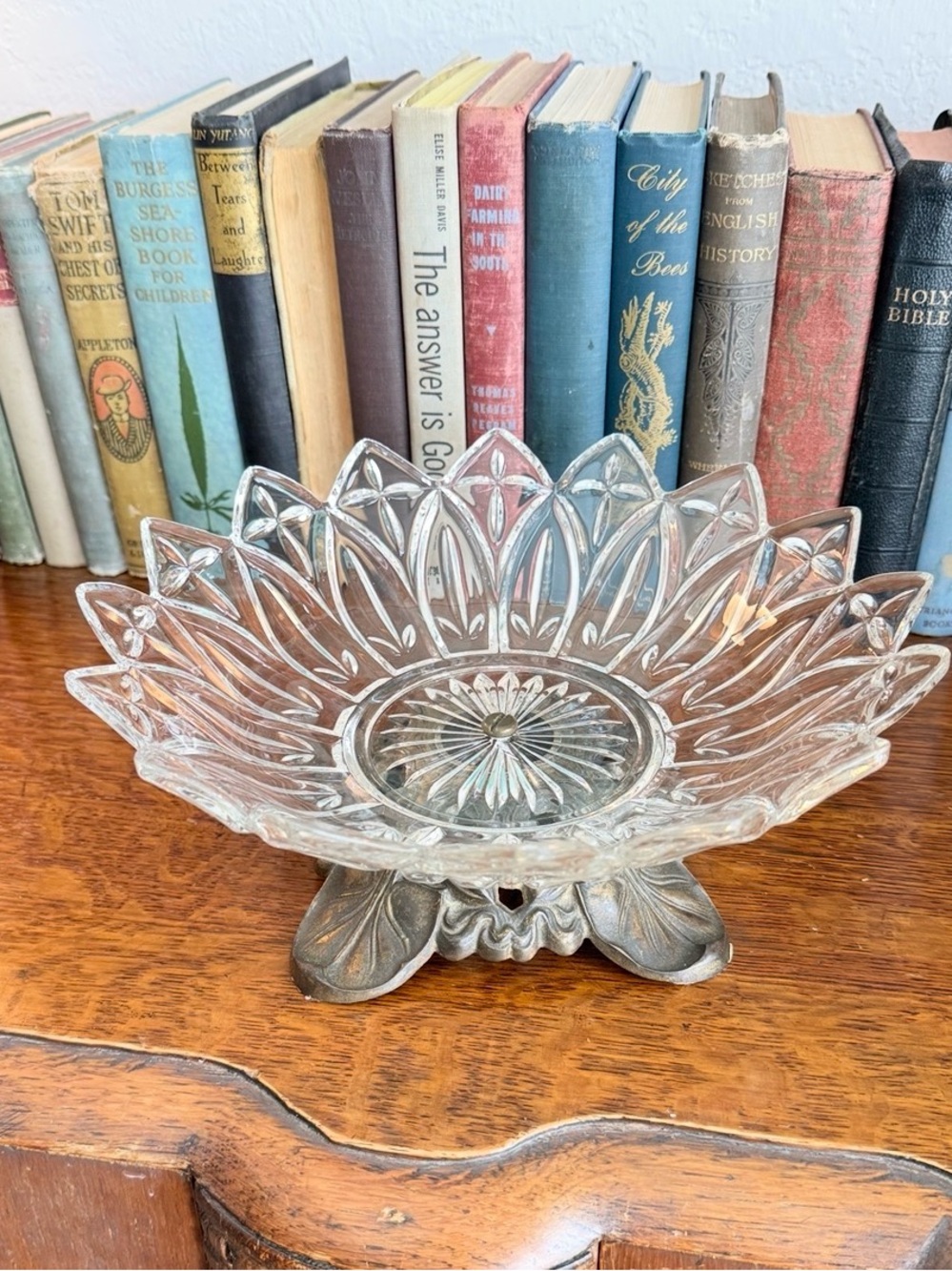 Vintage Federal Glass “Petals”  Lotus Pedestal Bowl – Hollywood Regency - Picture 13 of 15